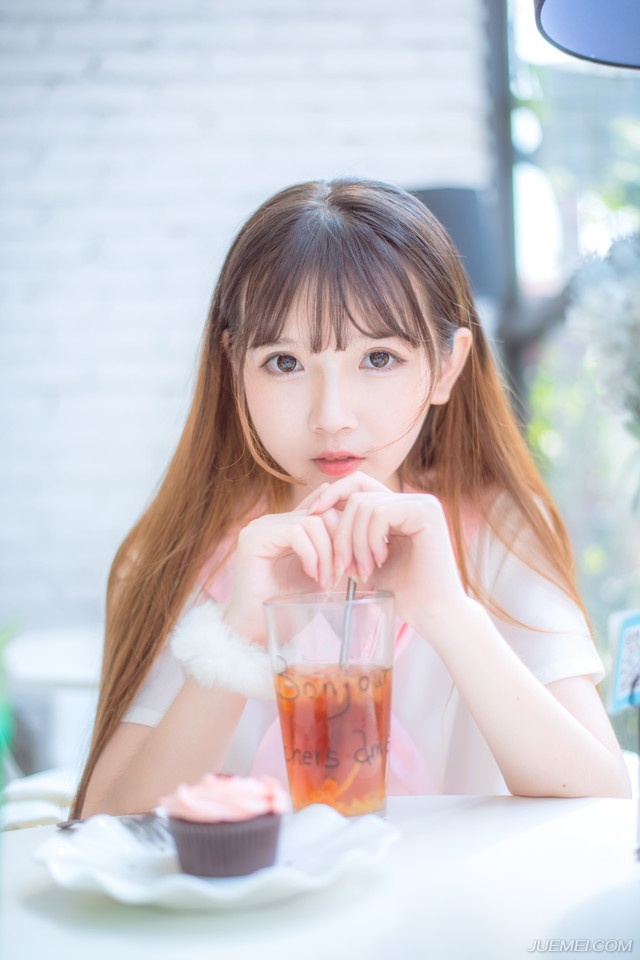 我有两个我，一个冷漠，一个热情。你怎么对我，我就怎么对你，就是这样。